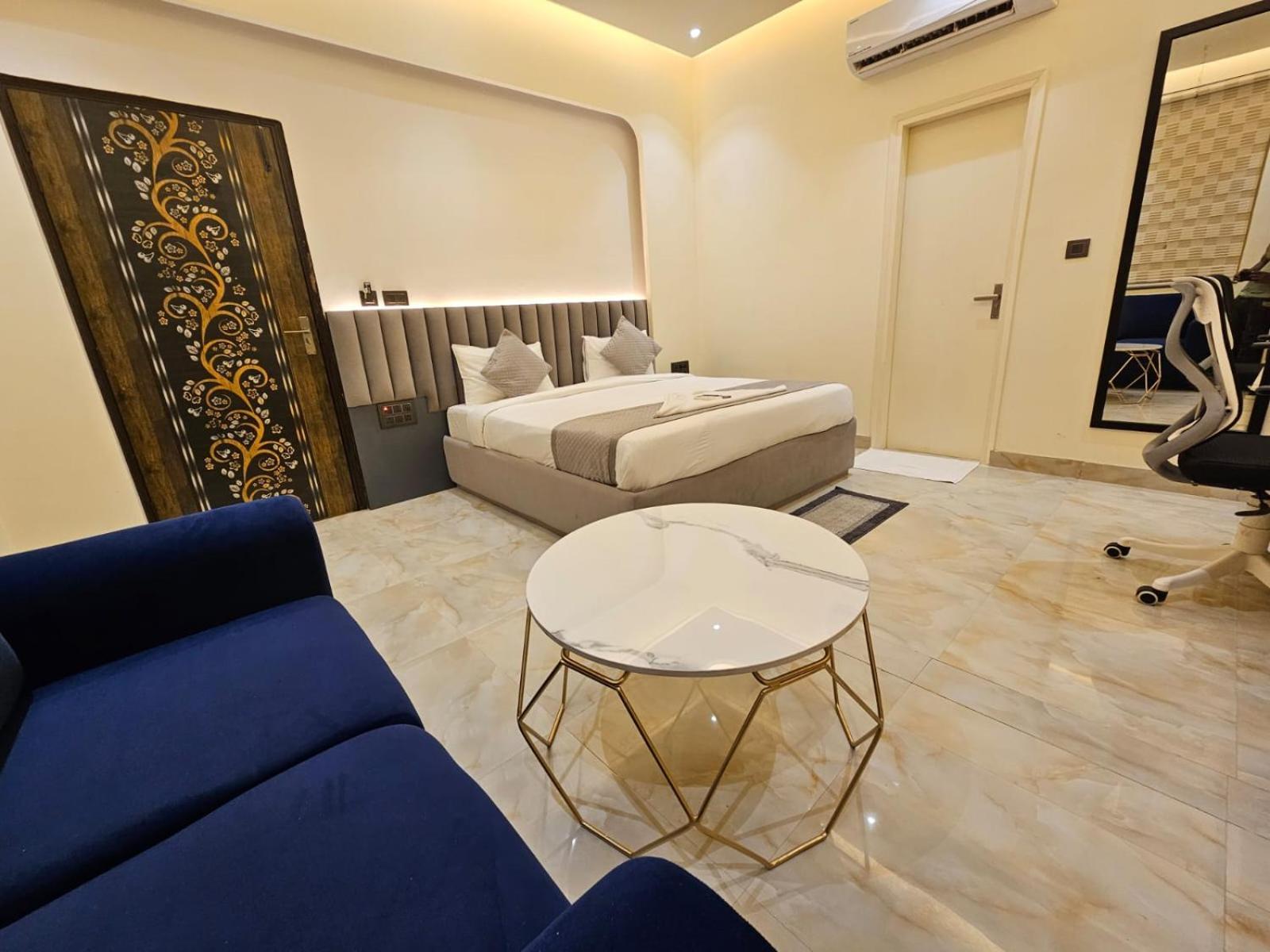 גרייטר נוידה Hotel The Glass House מראה חיצוני תמונה
