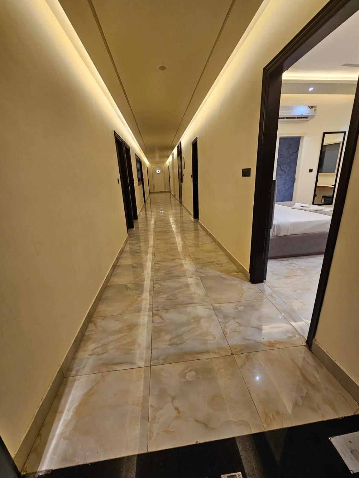 גרייטר נוידה Hotel The Glass House מראה חיצוני תמונה