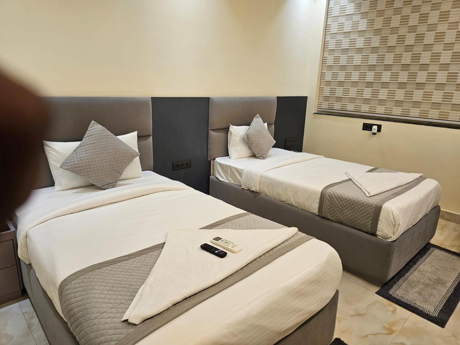 גרייטר נוידה Hotel The Glass House מראה חיצוני תמונה