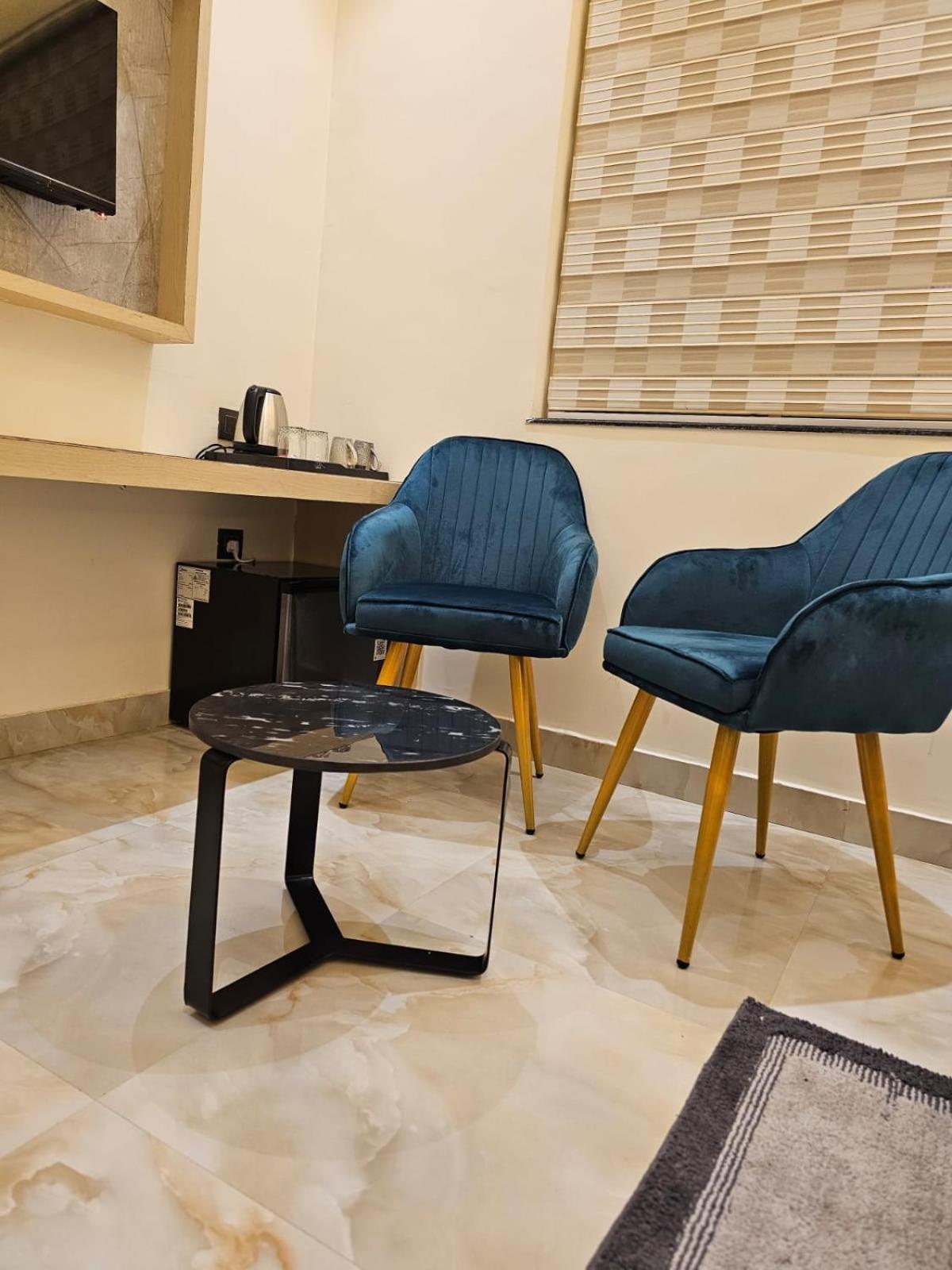 גרייטר נוידה Hotel The Glass House מראה חיצוני תמונה