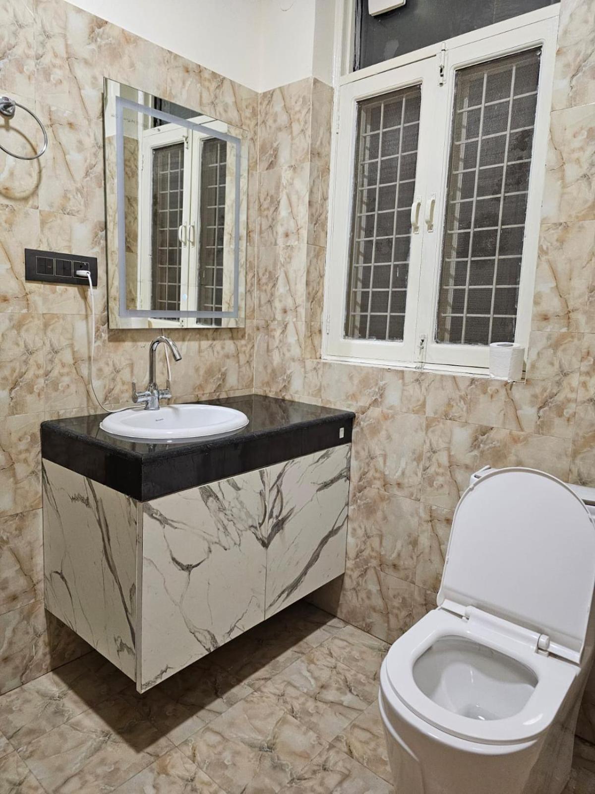 גרייטר נוידה Hotel The Glass House מראה חיצוני תמונה