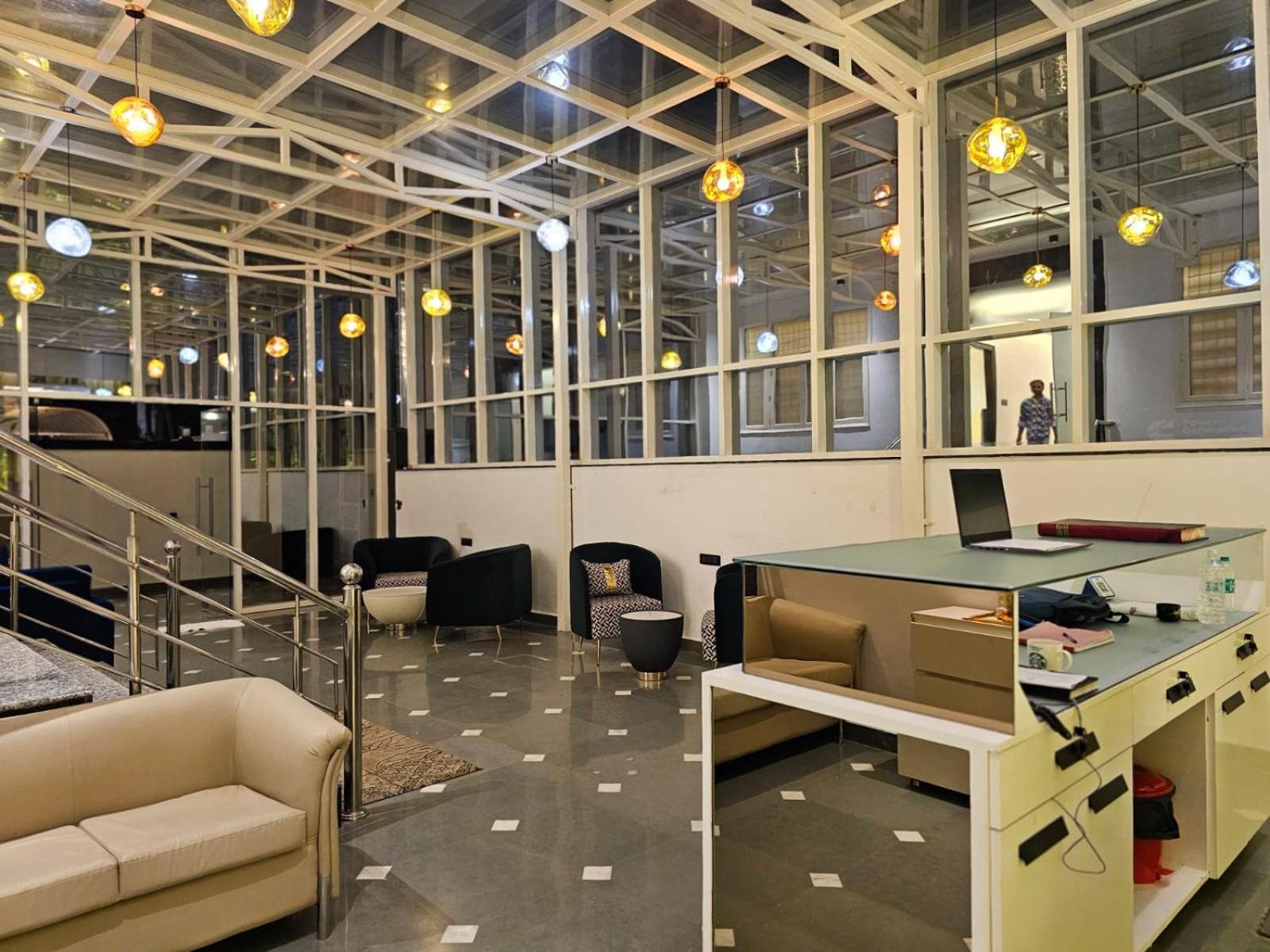 גרייטר נוידה Hotel The Glass House מראה חיצוני תמונה