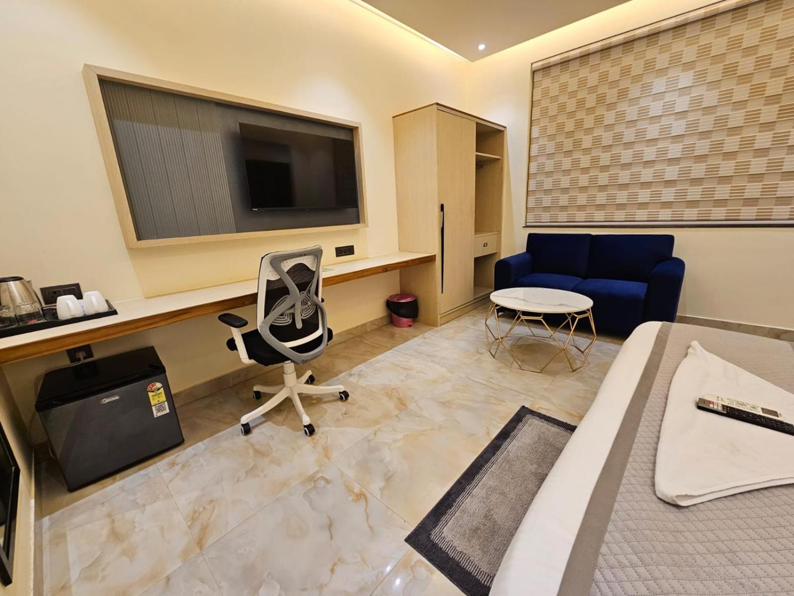 גרייטר נוידה Hotel The Glass House מראה חיצוני תמונה