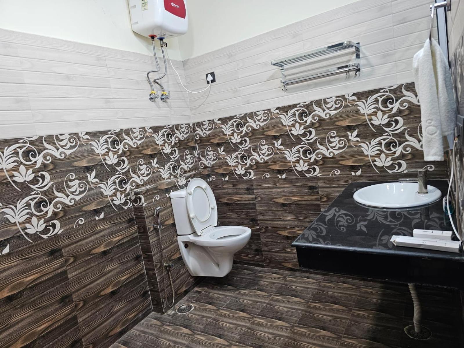 גרייטר נוידה Hotel The Glass House מראה חיצוני תמונה