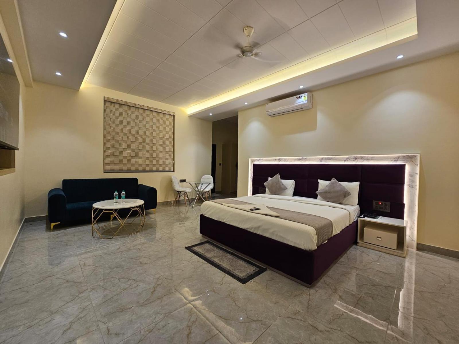גרייטר נוידה Hotel The Glass House מראה חיצוני תמונה