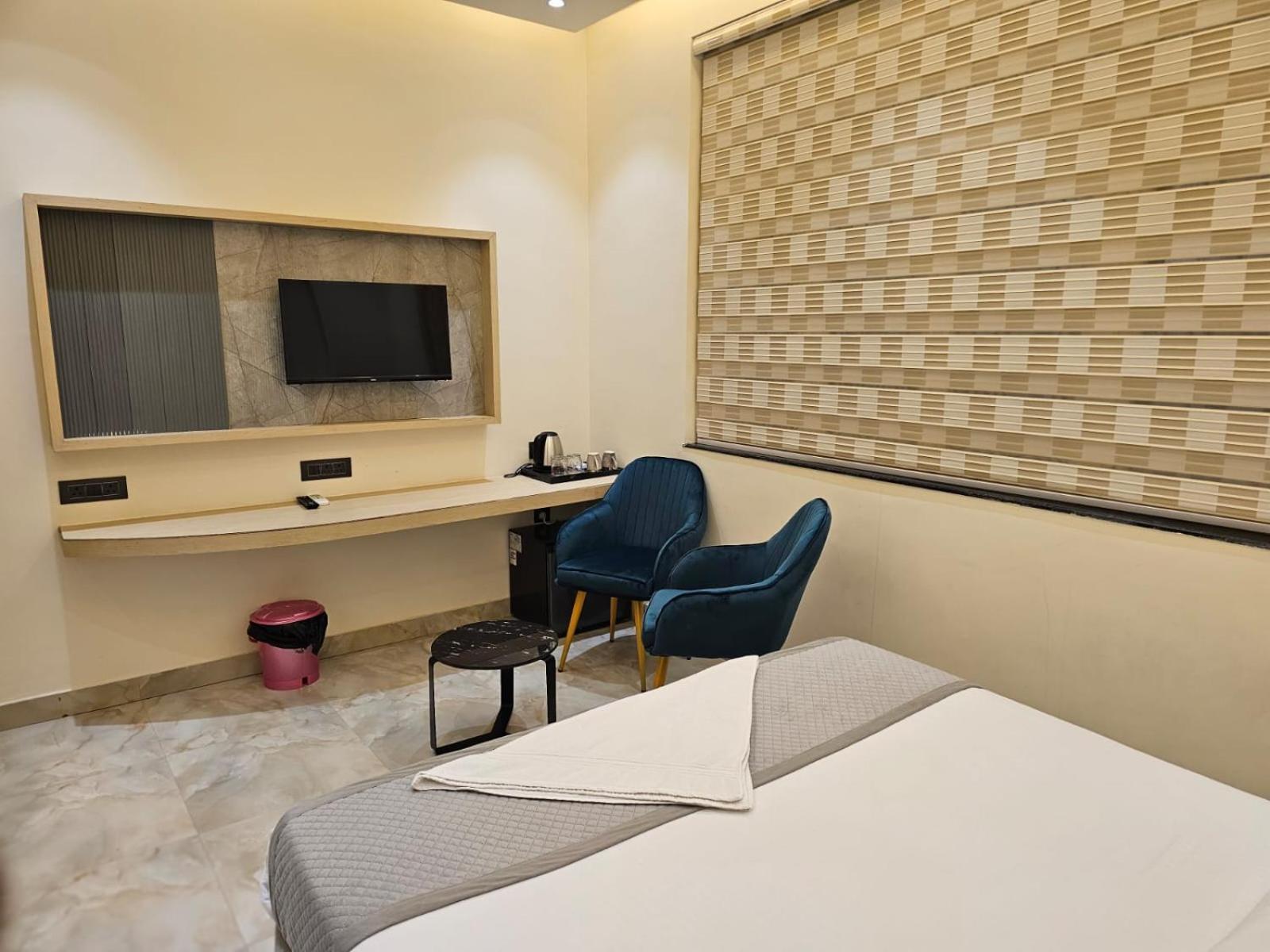 גרייטר נוידה Hotel The Glass House מראה חיצוני תמונה