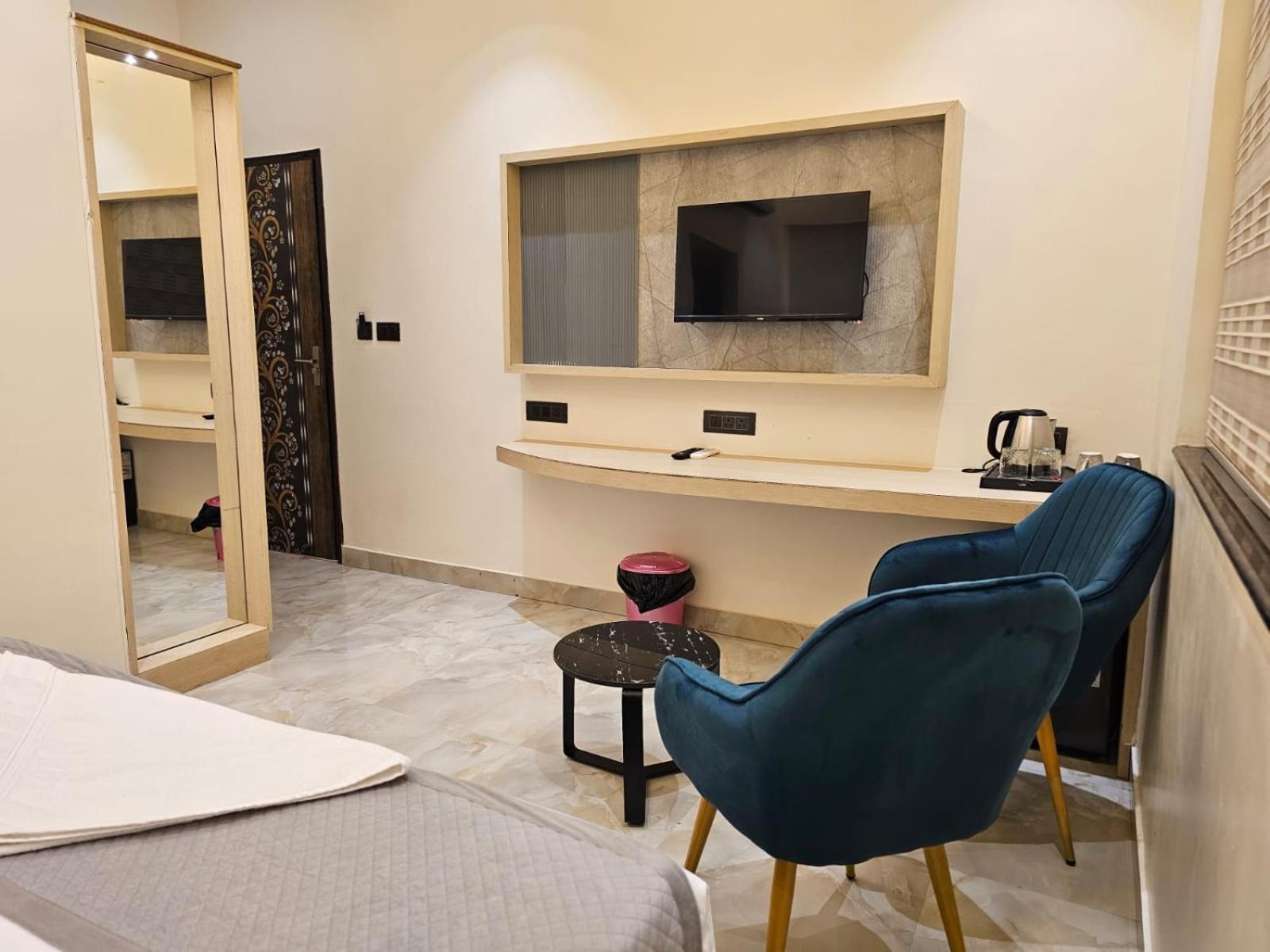 גרייטר נוידה Hotel The Glass House מראה חיצוני תמונה