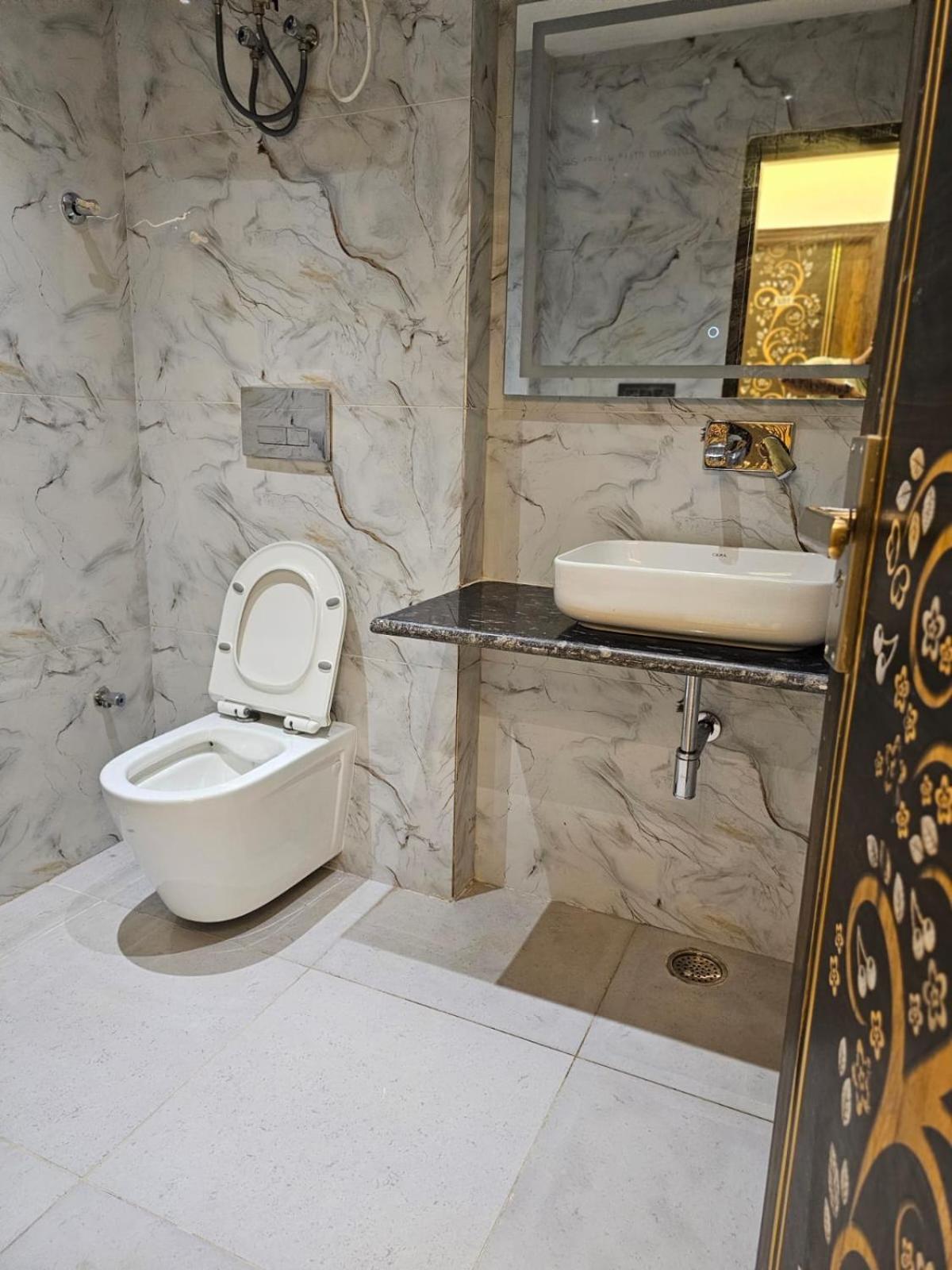גרייטר נוידה Hotel The Glass House מראה חיצוני תמונה