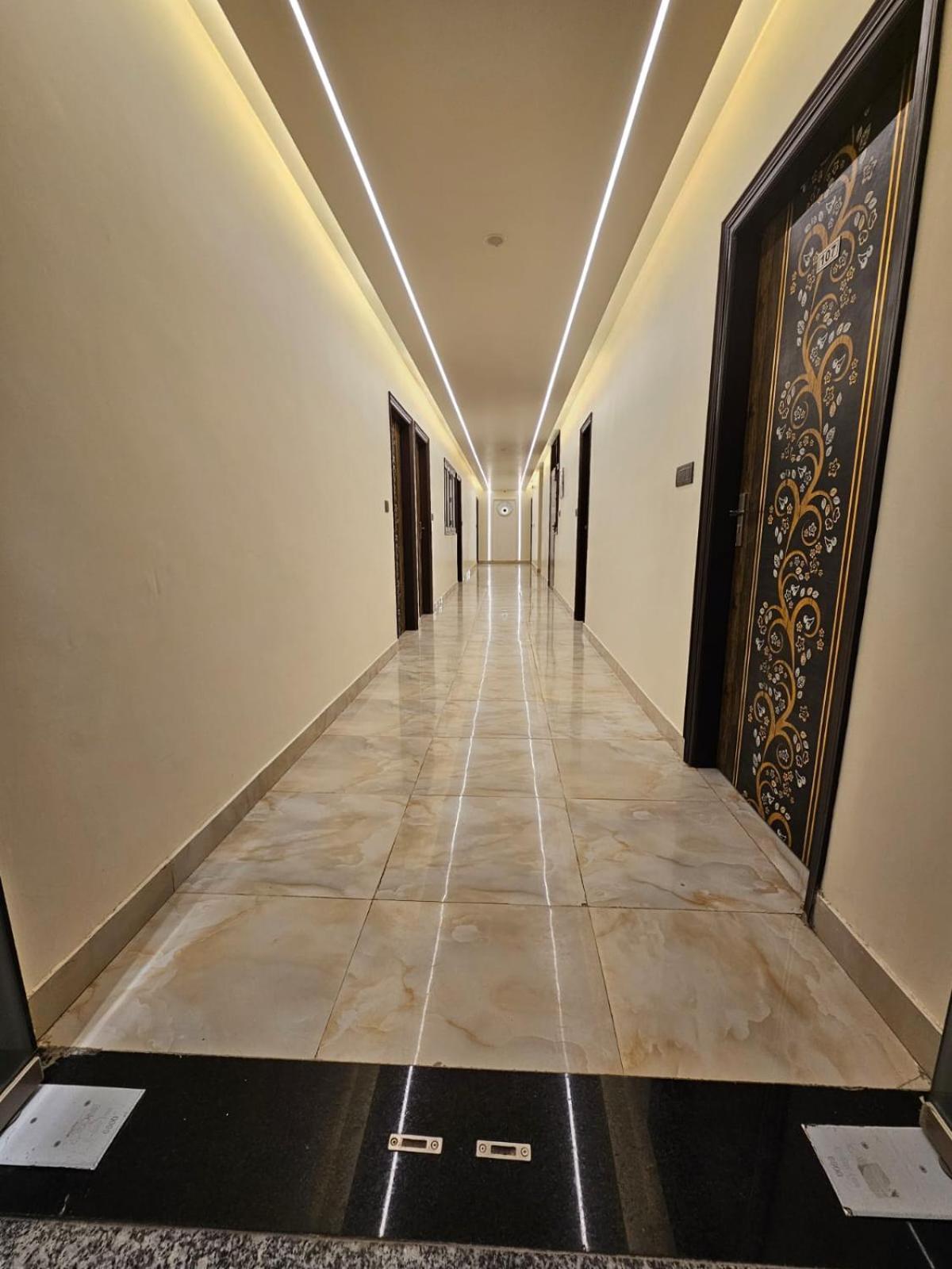 גרייטר נוידה Hotel The Glass House מראה חיצוני תמונה