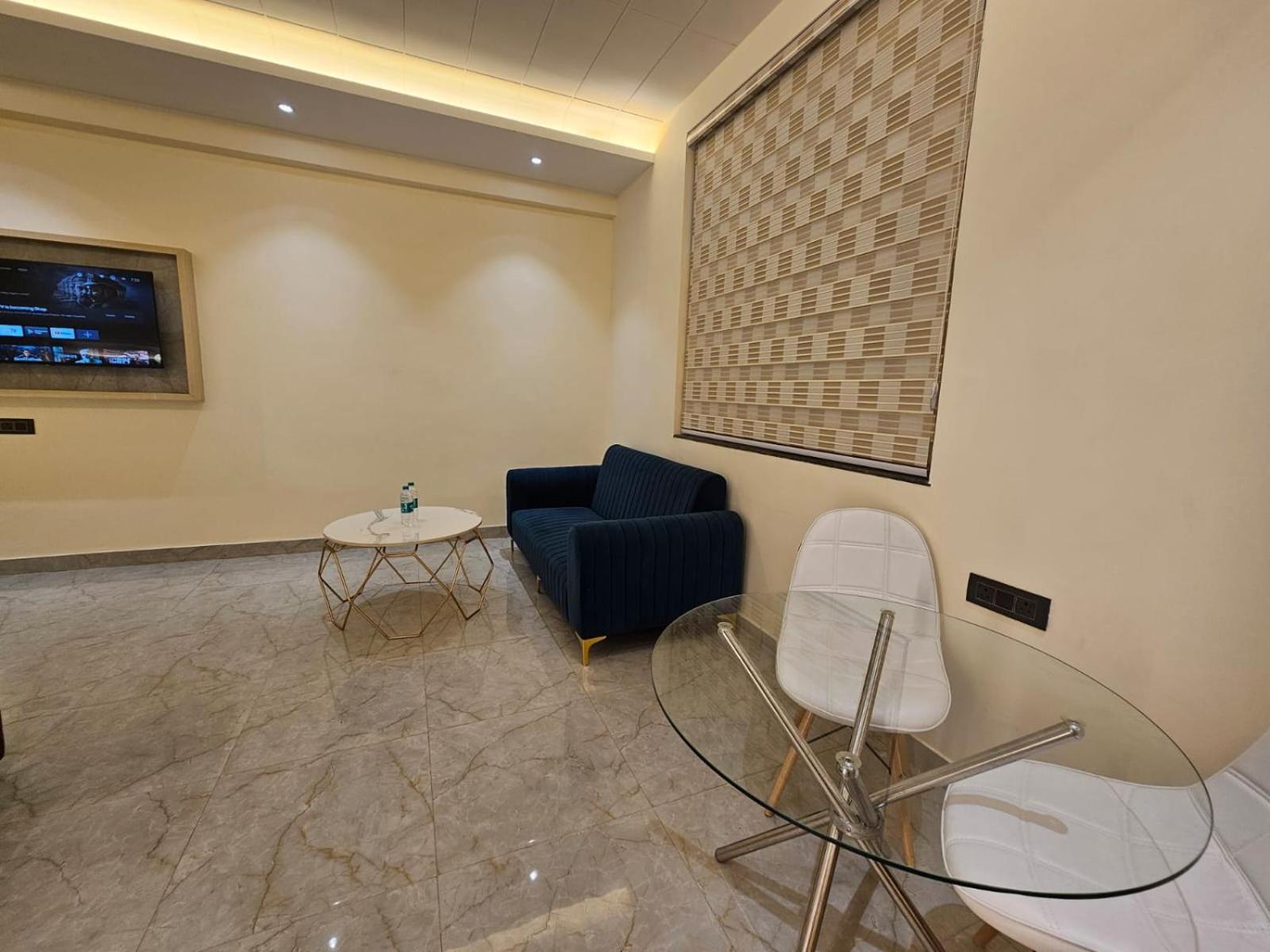 גרייטר נוידה Hotel The Glass House מראה חיצוני תמונה