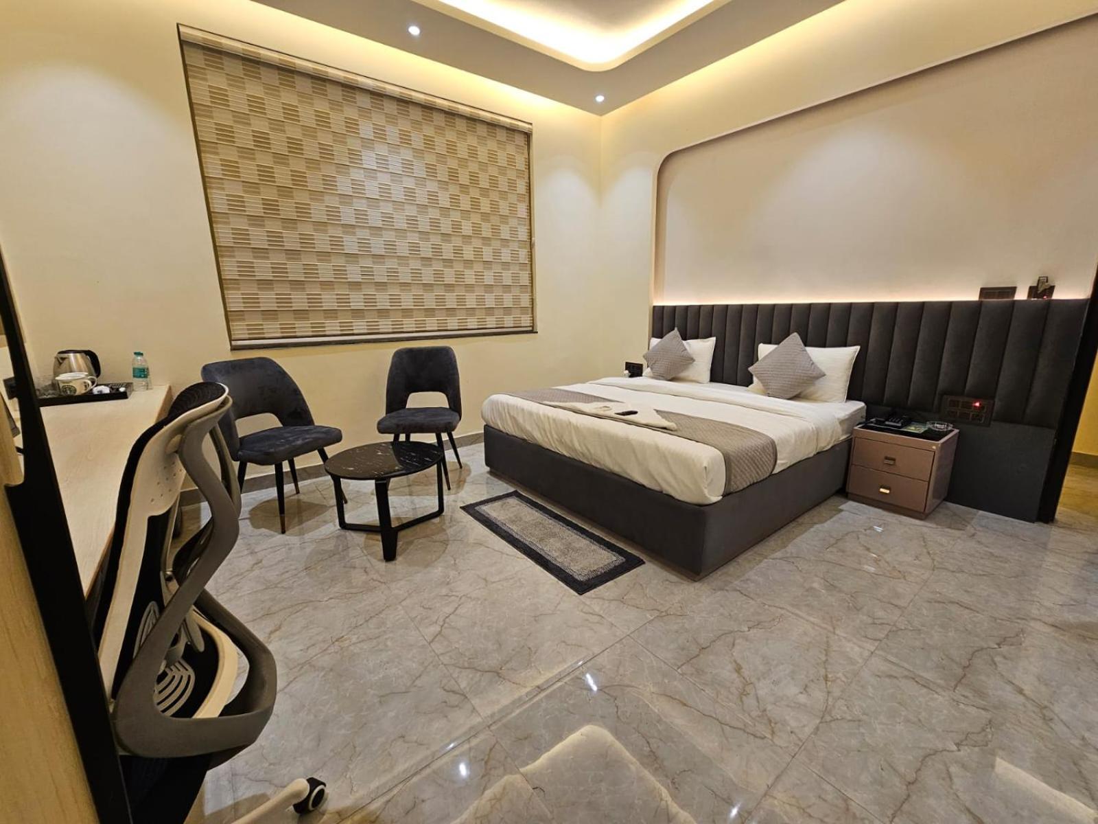 גרייטר נוידה Hotel The Glass House מראה חיצוני תמונה