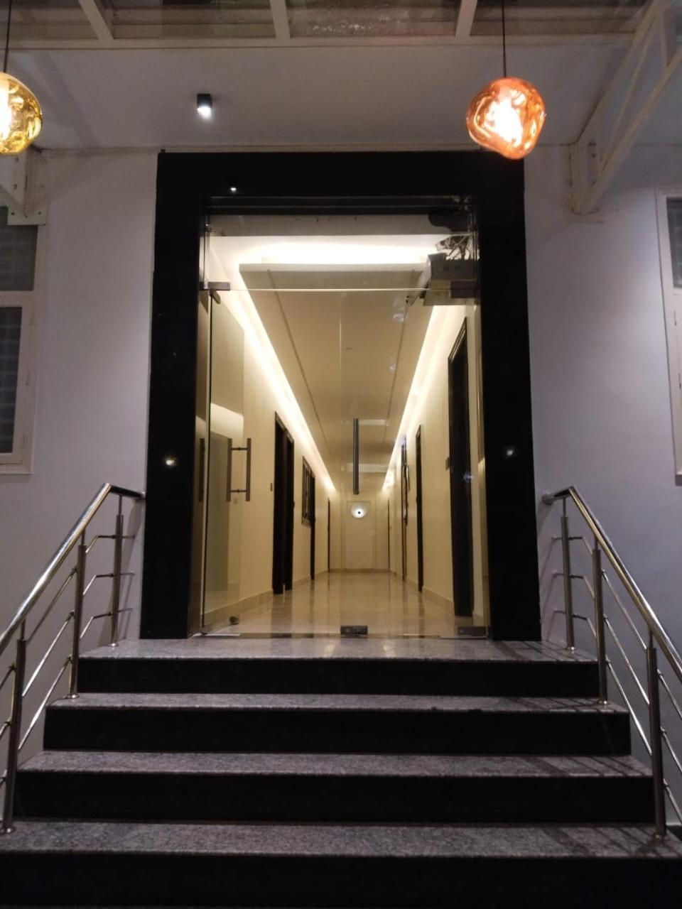 גרייטר נוידה Hotel The Glass House מראה חיצוני תמונה