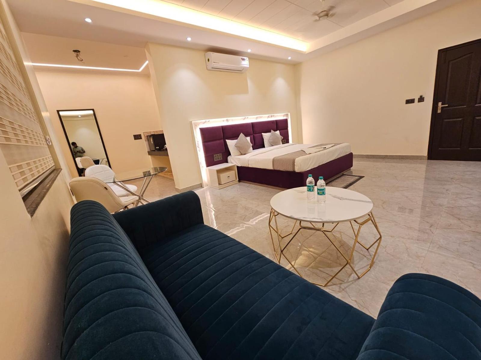 גרייטר נוידה Hotel The Glass House מראה חיצוני תמונה