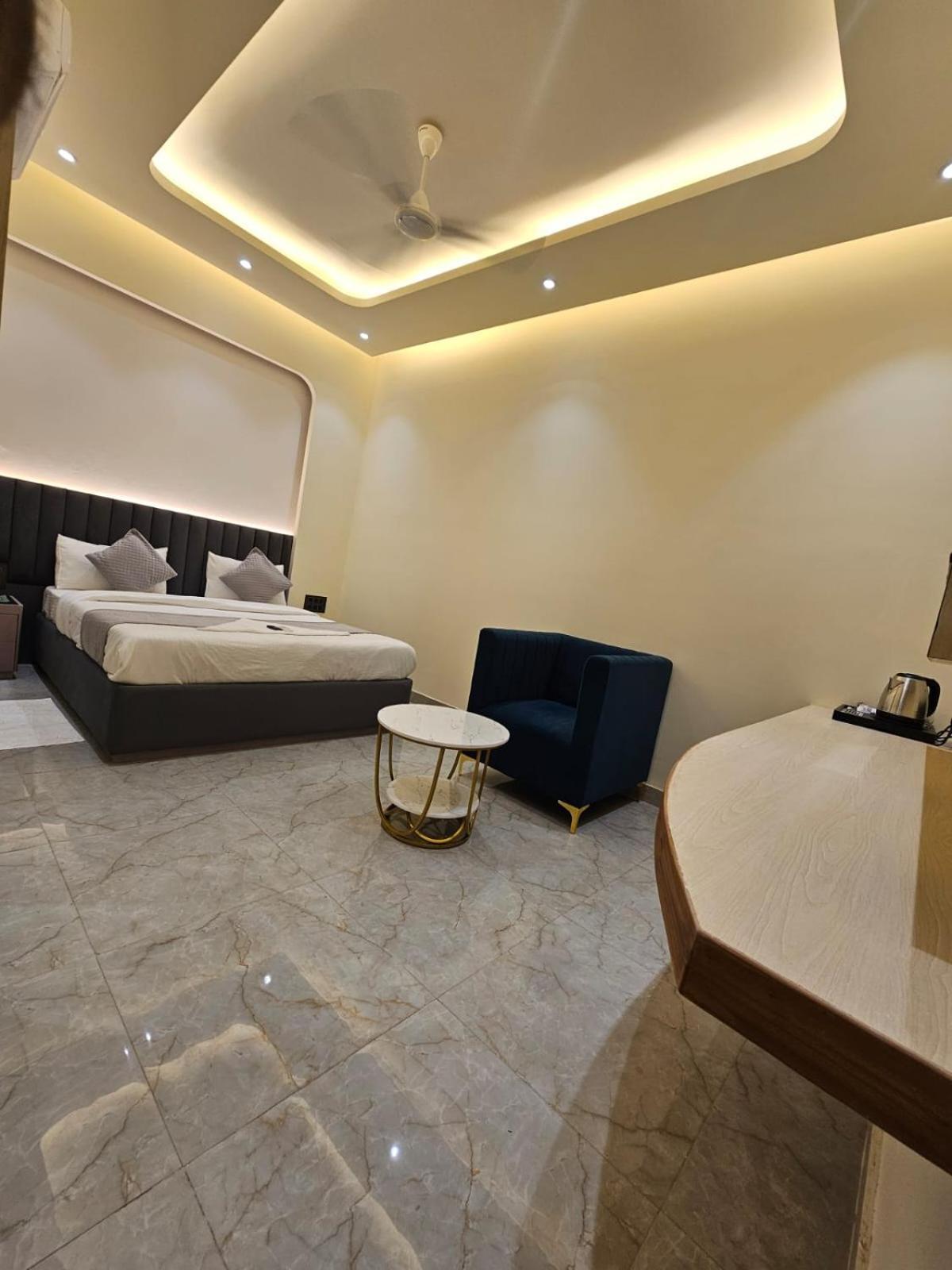 גרייטר נוידה Hotel The Glass House מראה חיצוני תמונה