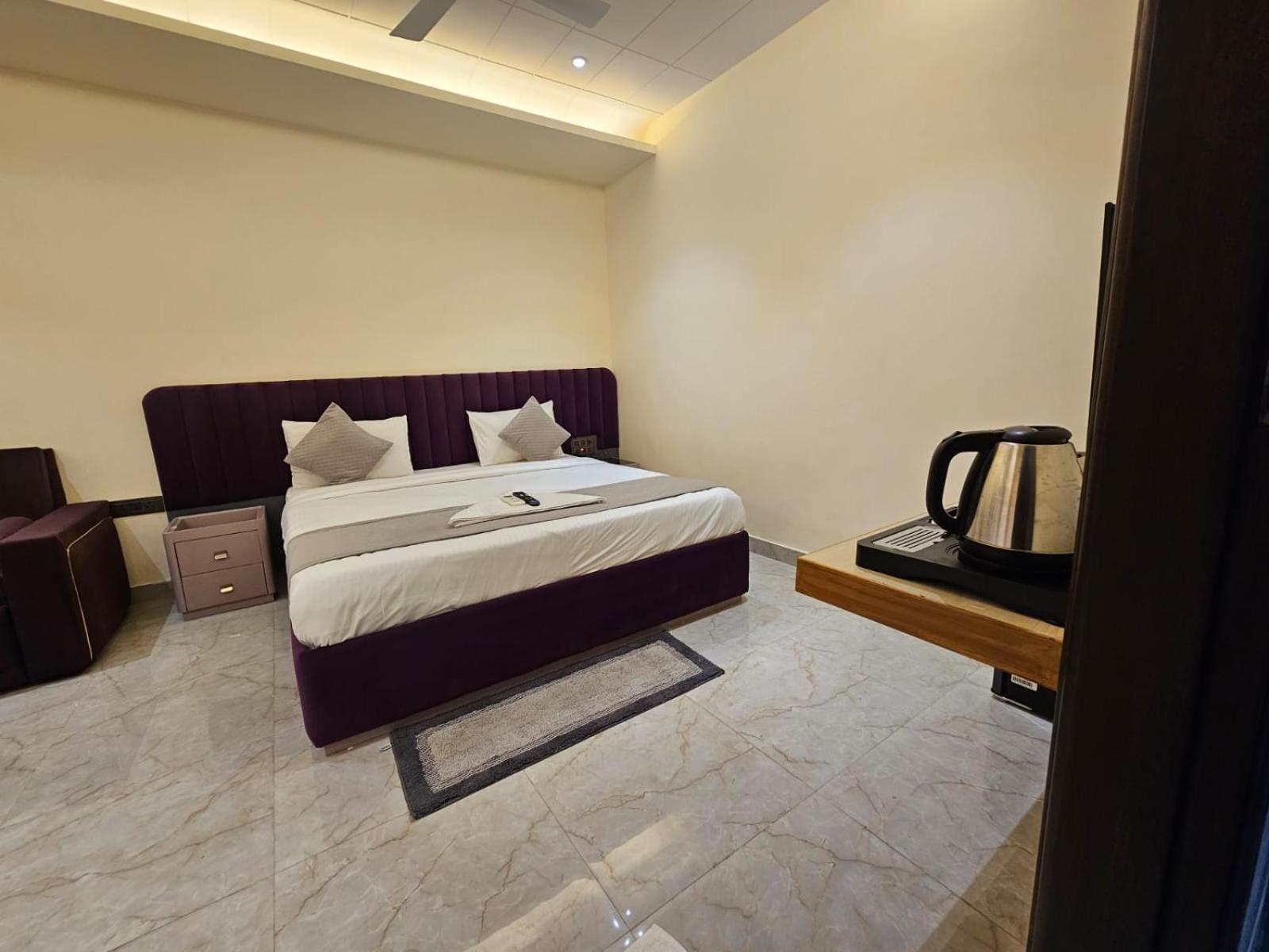 גרייטר נוידה Hotel The Glass House מראה חיצוני תמונה