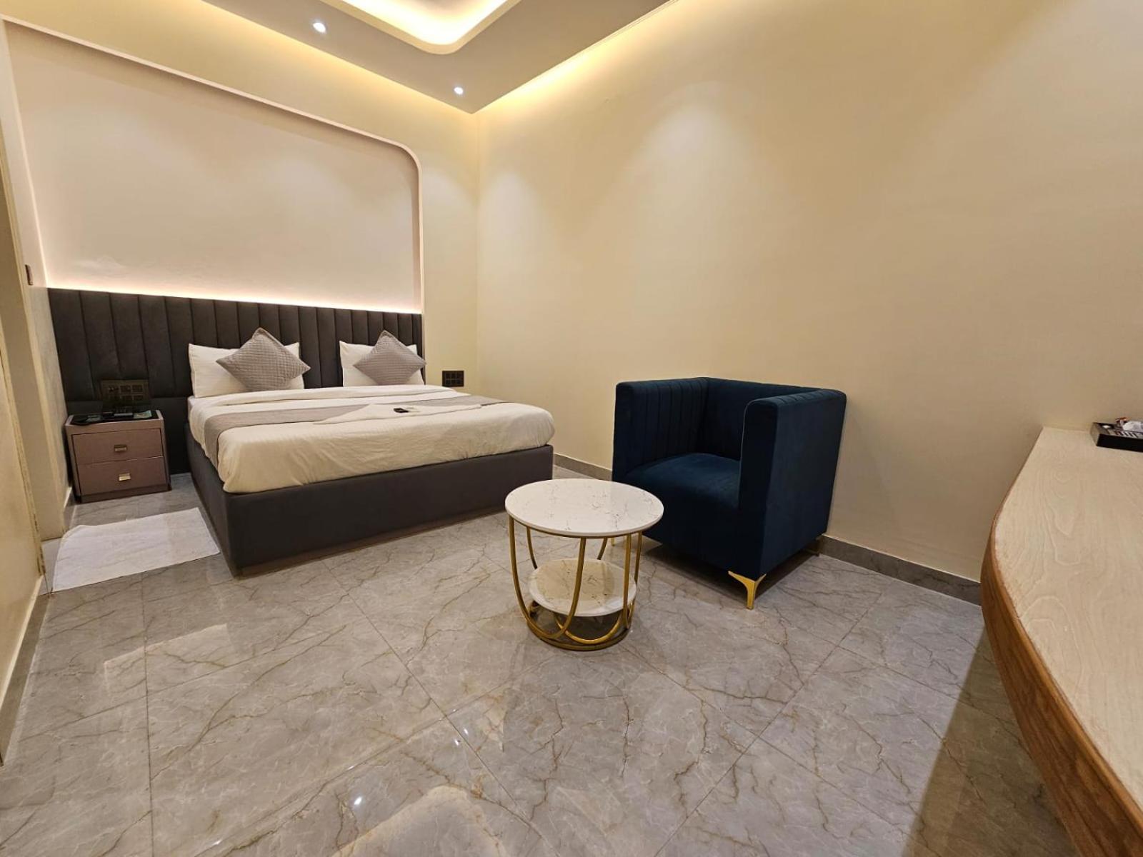 גרייטר נוידה Hotel The Glass House מראה חיצוני תמונה
