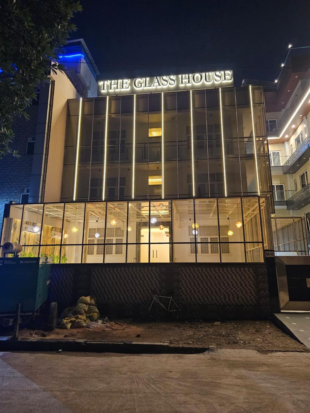 גרייטר נוידה Hotel The Glass House מראה חיצוני תמונה