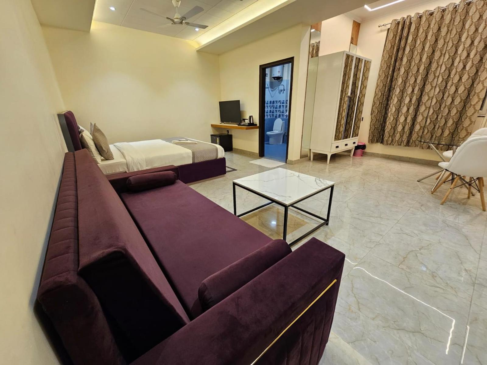 גרייטר נוידה Hotel The Glass House מראה חיצוני תמונה